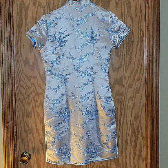 Elegant Blue Floral Cheongsam Dress - Picture 3 of 5